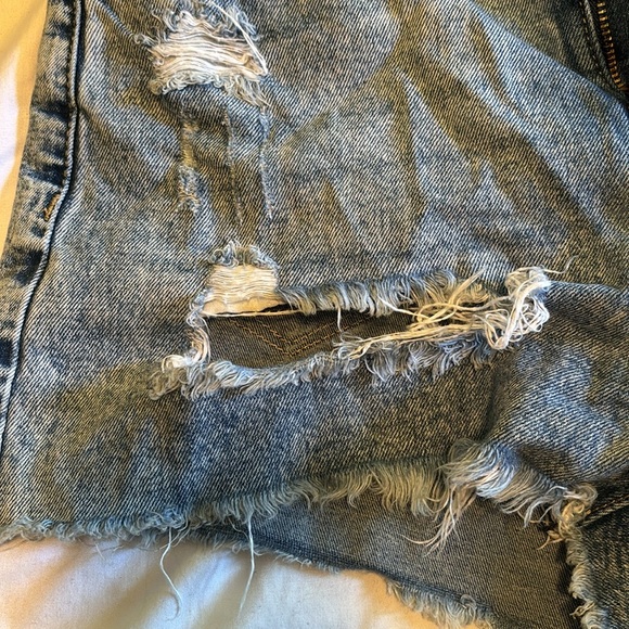 Distressed Jean Shorts High Rise - Picture 3 of 8